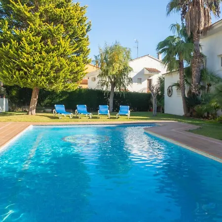 Urbia - Xeckin Holidays